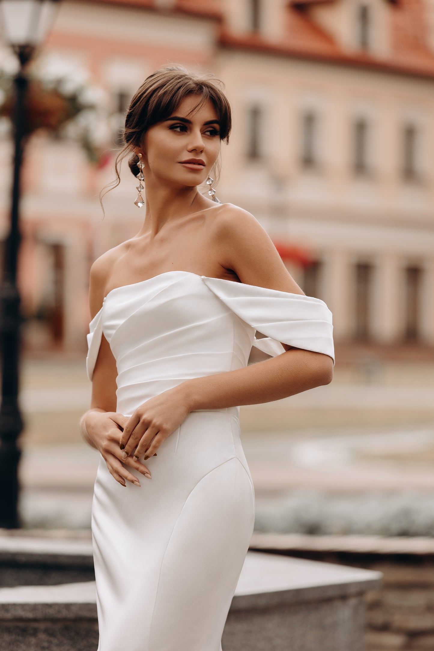 Off-the-shoulder neckline and fitted bodice details