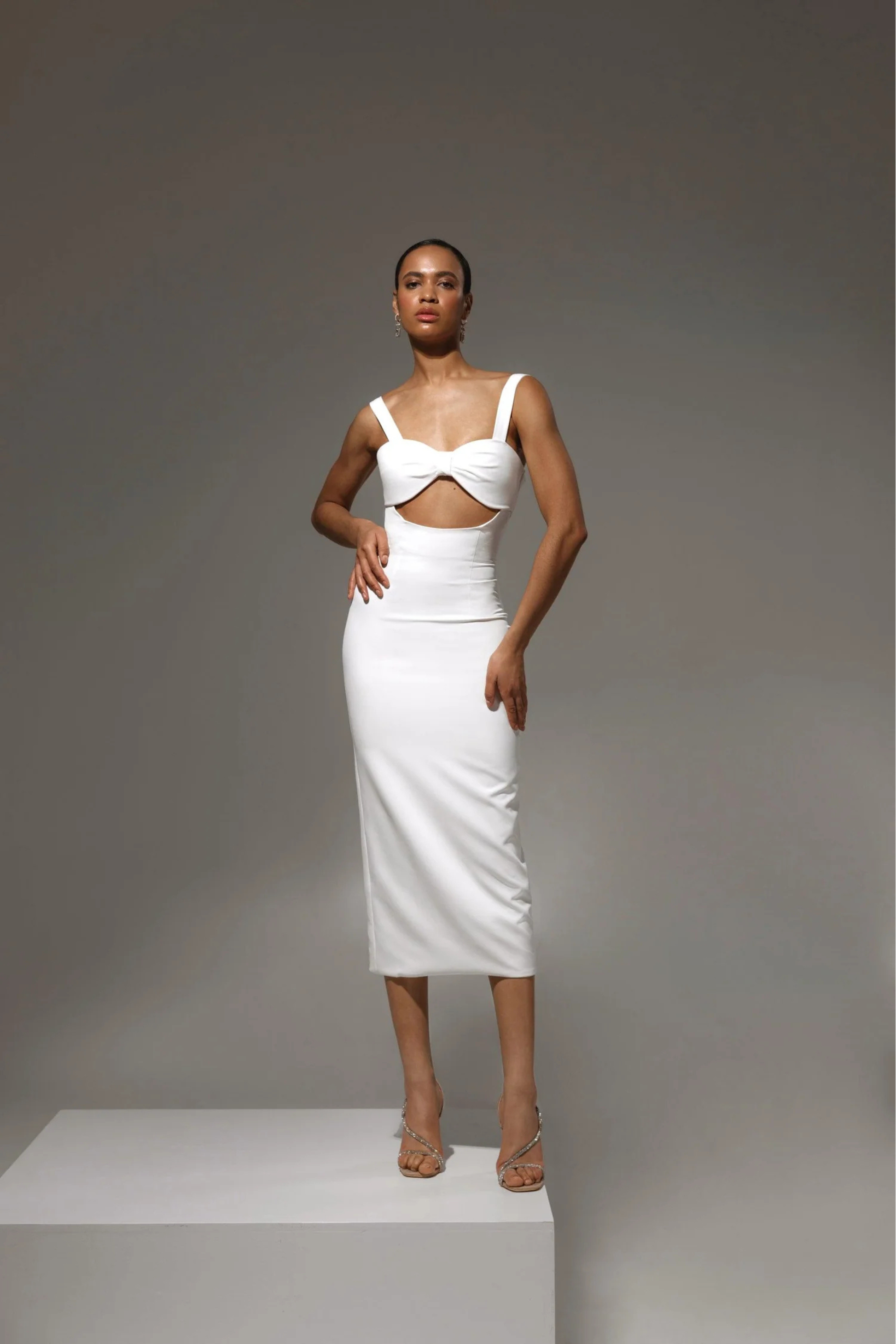 modern minimalist bridal dress fitted silhouette
